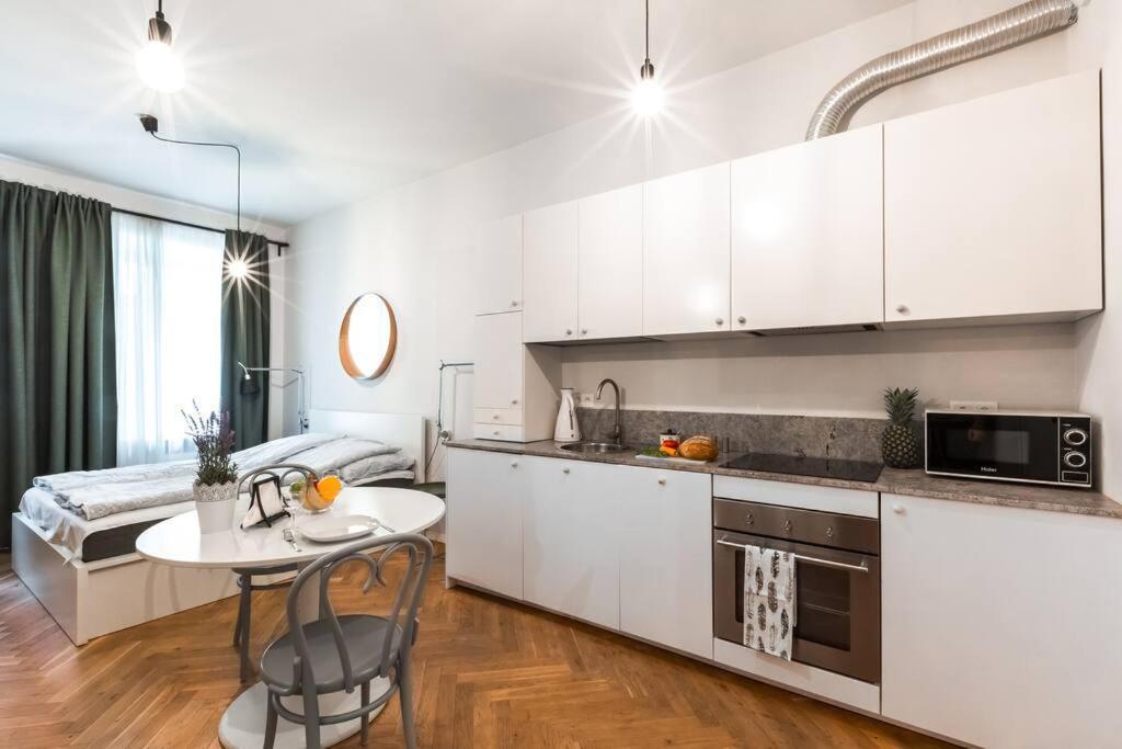 Cute Apartment Perfect For Business And Travel. Varşovia Exterior foto